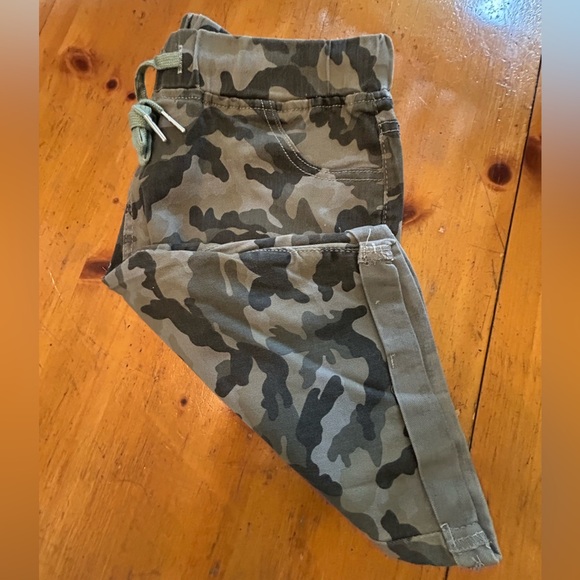 Women’s Camouflage Shorts - Picture 4 of 9